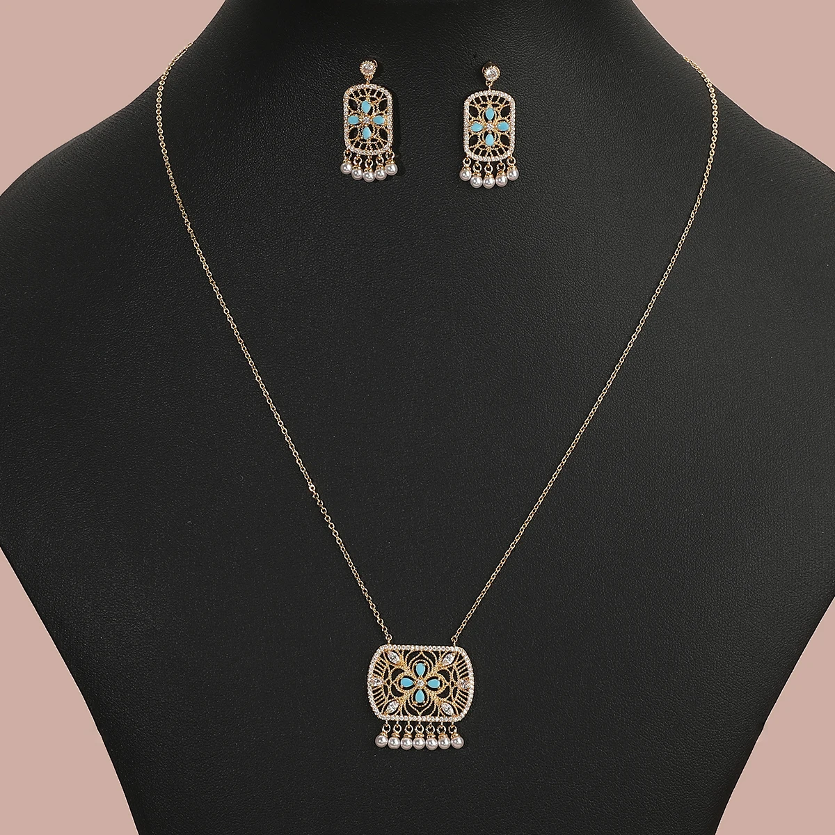 Women Fashion Sweet Gold Long Necklace Earring Set Square Shape Arabic Style Flower Hollow out Design Wedding Party Jewelry Set
Women Fashion Sweet Gold Long Necklace Earring Set Square Shape Arabic Style Flower Hollow out Design Wedding Party Jewelry Set