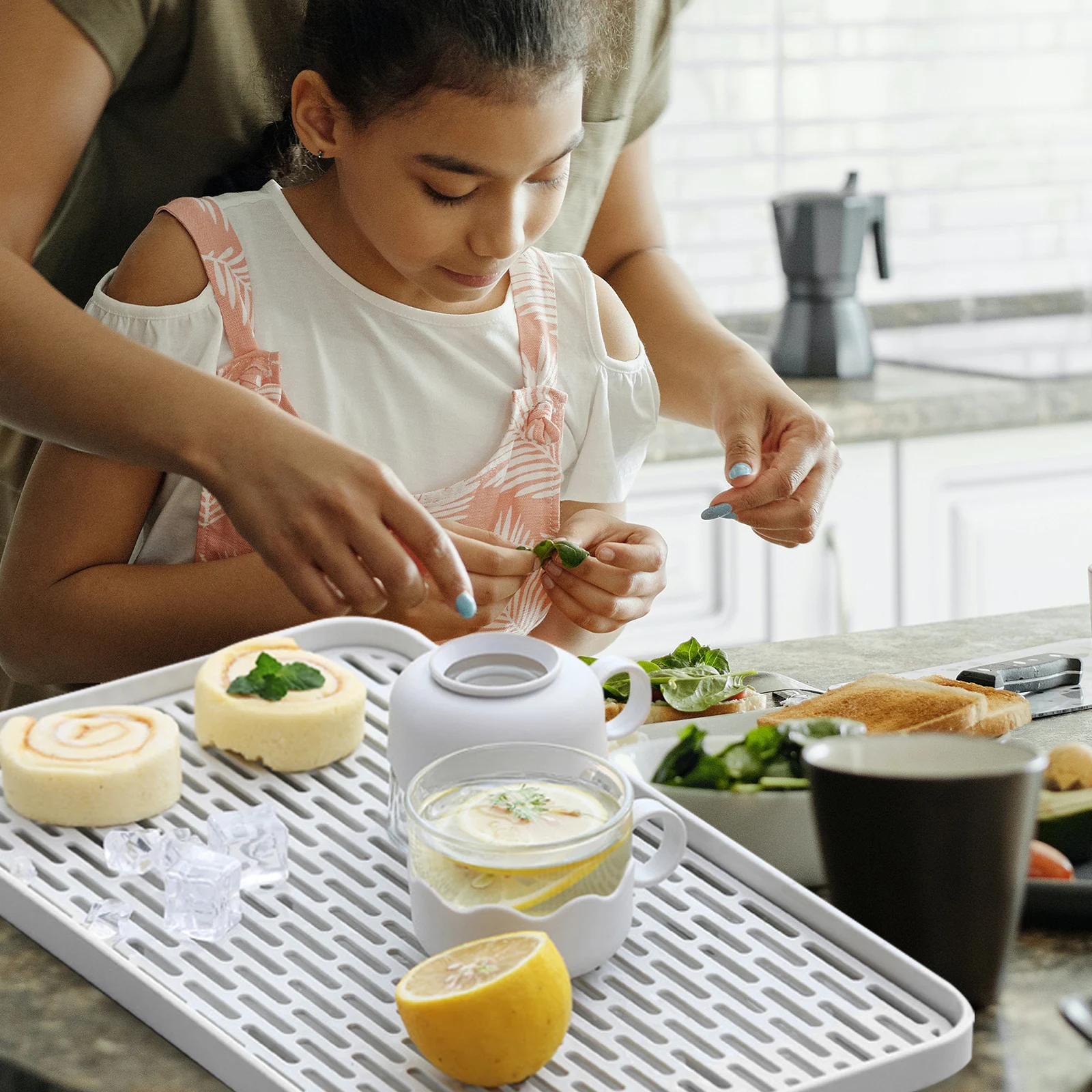 Kitchen Drain Storage Tray White Double Layer Draining Plate Tea Set Tray Household Fruit Bowl PP Material Creative
Kitchen Drain Storage Tray White Double Layer Draining Plate Tea Set Tray Household Fruit Bowl PP Material Creative