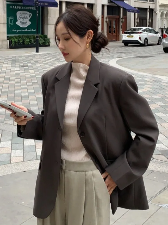 Chic Autumnal Loose Fit Pure Color Long Sve Women's Suit Jaet Ba Button Design Versatile Casual High-End Feeling
Chic Autumnal Loose Fit Pure Color Long Sve Women's Suit Jaet Ba Button Design Versatile Casual High-End Feeling