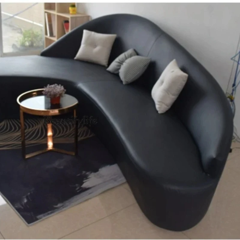 Black retro sofa small apartment Internet celebrity curved clothing store rest area reception
Black retro sofa small apartment Internet celebrity curved clothing store rest area reception