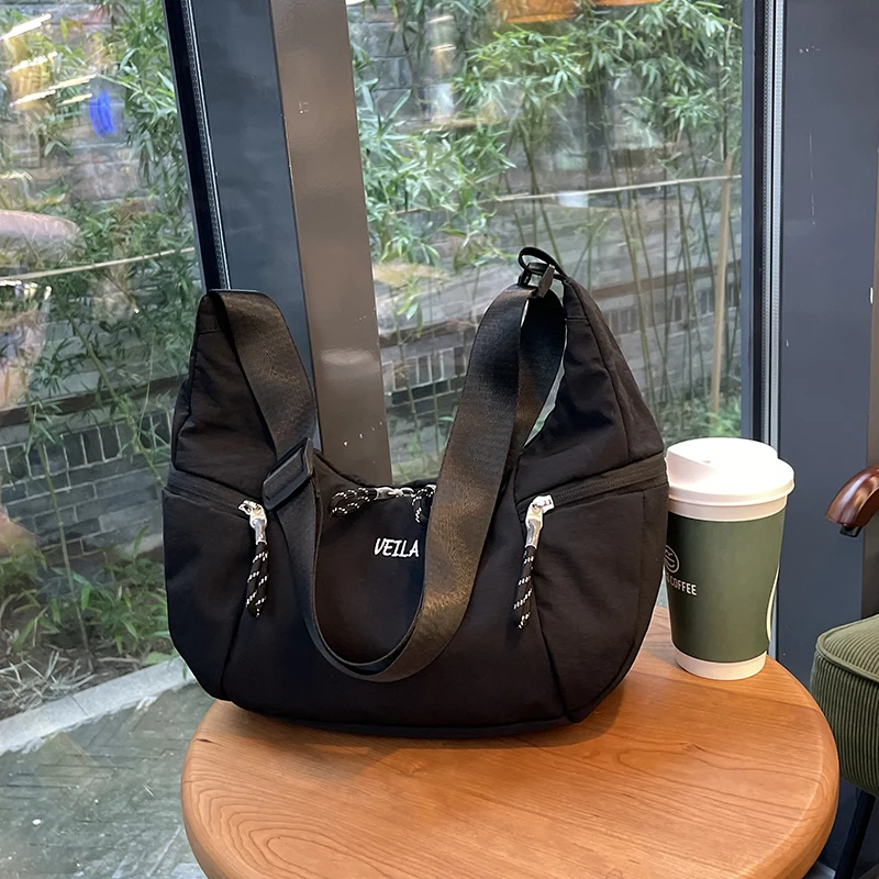 Simple and stylish canvas tote bag drawstring lettering solid color casual shoulder bag
Simple and stylish canvas tote bag drawstring lettering solid color casual shoulder bag