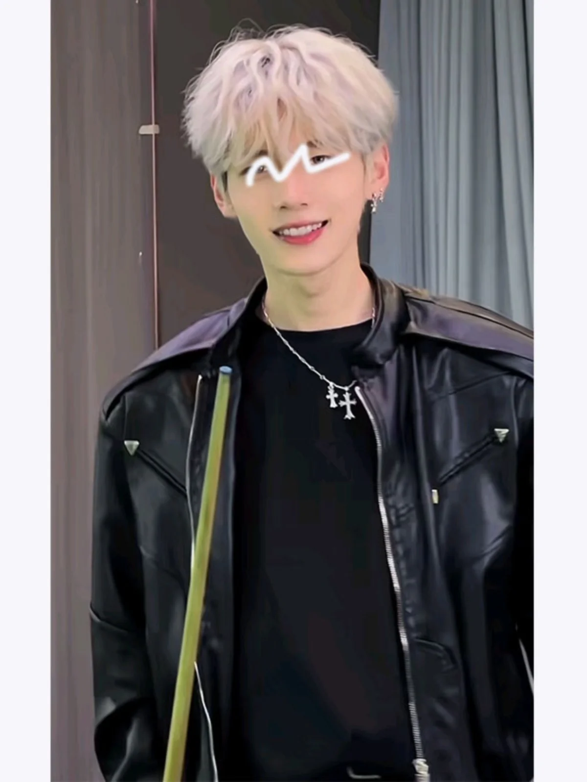 Мужская кожаная куртка Cleanfit Bla ort с молнией, в мотоциклетном стиле, повседневная, модная, из искусственной кожи, однотонная, с воротником-стойкой, зимнее пальто
Мужская кожаная куртка Cleanfit Bla ort с молнией, в мотоциклетном стиле, повседневная, модная, из искусственной кожи, однотонная, с воротником-стойкой, зимнее пальто