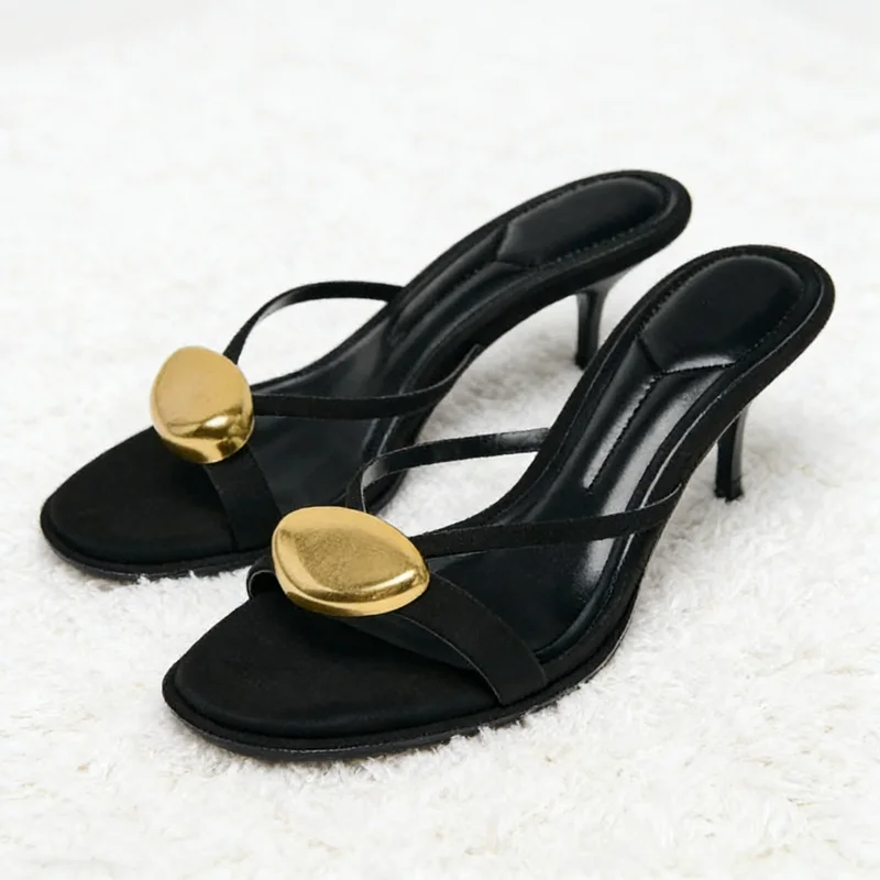 Лето 2023, металлические декоративные черные босоножки на высоком каблуке, женские модные сексуальные тапочки на тонком высоком каблуке с круглым носком и открытым носком, женская обувь
Лето 2023, металлические декоративные черные босоножки на высоком каблуке, женские модные сексуальные тапочки на тонком высоком каблуке с круглым носком и открытым носком, женская обувь
