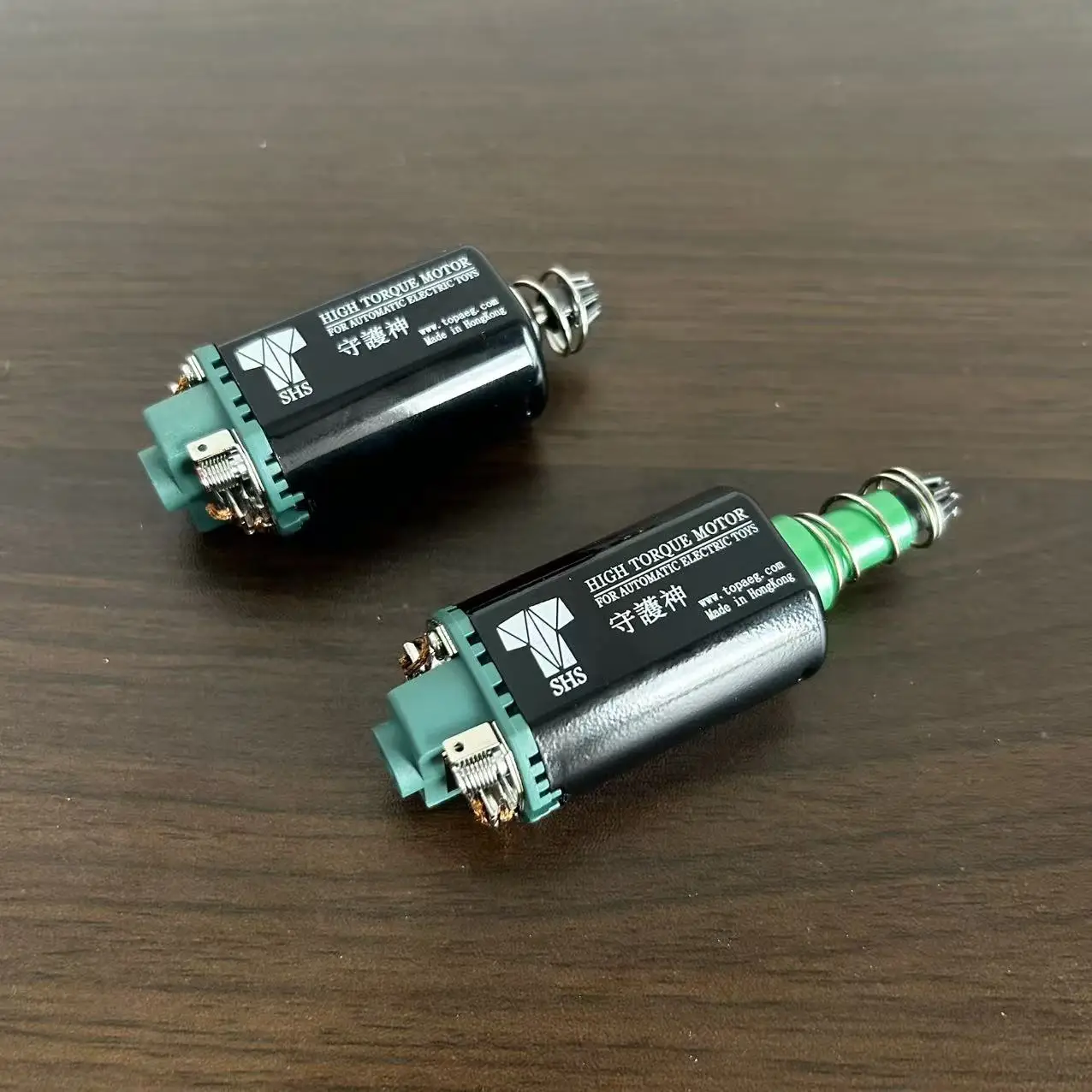 Мотор AEG SHS 38000 об/мин с высоким крутящим моментом, 11.1В, с возможностью выбора длинной/короткой оси, запасная часть для страйкбольных ружей M4, M16, MP5
Мотор AEG SHS 38000 об/мин с высоким крутящим моментом, 11.1В, с возможностью выбора длинной/короткой оси, запасная часть для страйкбольных ружей M4, M16, MP5