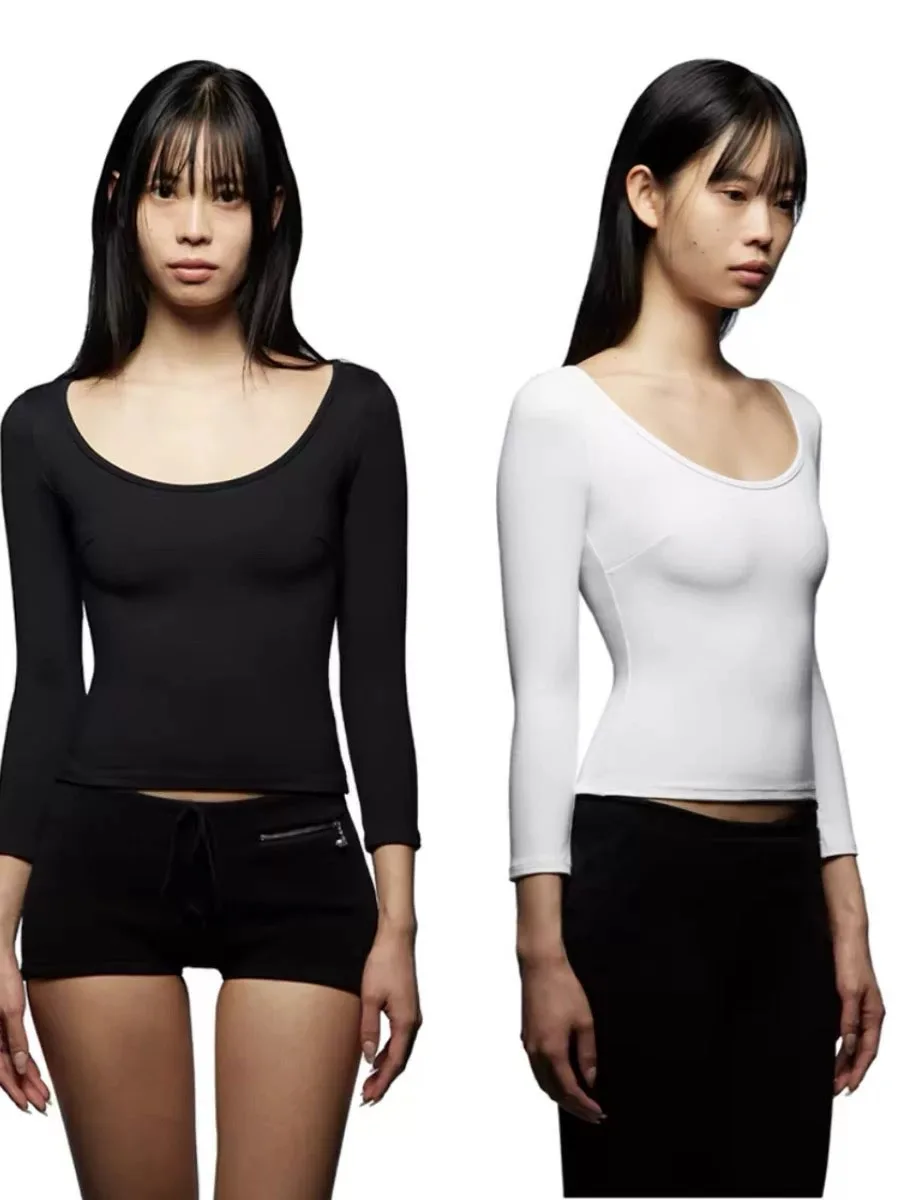 tank black and white solid color U-neck long sleeve T-shirt simple, stylish and comfortable base
tank black and white solid color U-neck long sleeve T-shirt simple, stylish and comfortable base