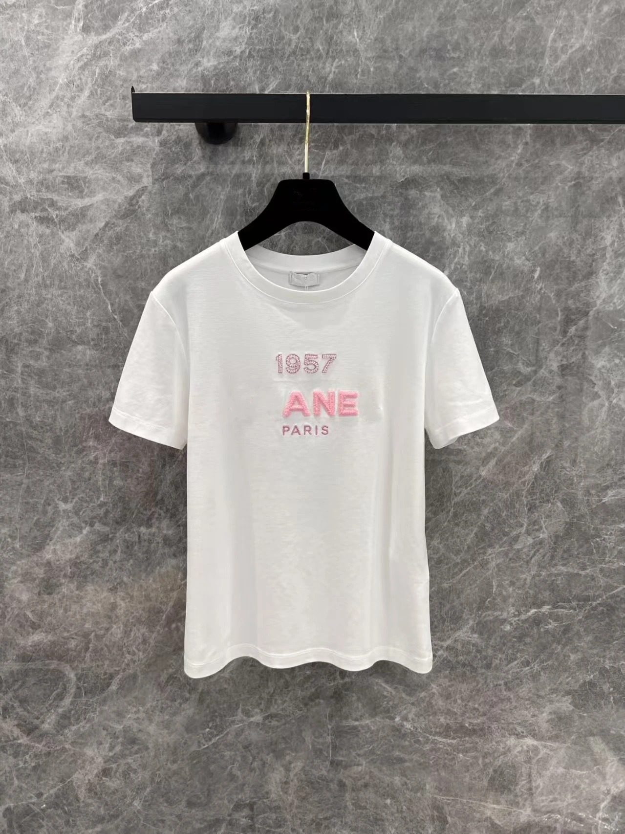 2025 Spring/Summer New Arrival Casual Fashion Versatile Round Neck Solid Color Slim Fit Short Sleeve T-Shirt Top / Basic Tee
2025 Spring/Summer New Arrival Casual Fashion Versatile Round Neck Solid Color Slim Fit Short Sleeve T-Shirt Top / Basic Tee