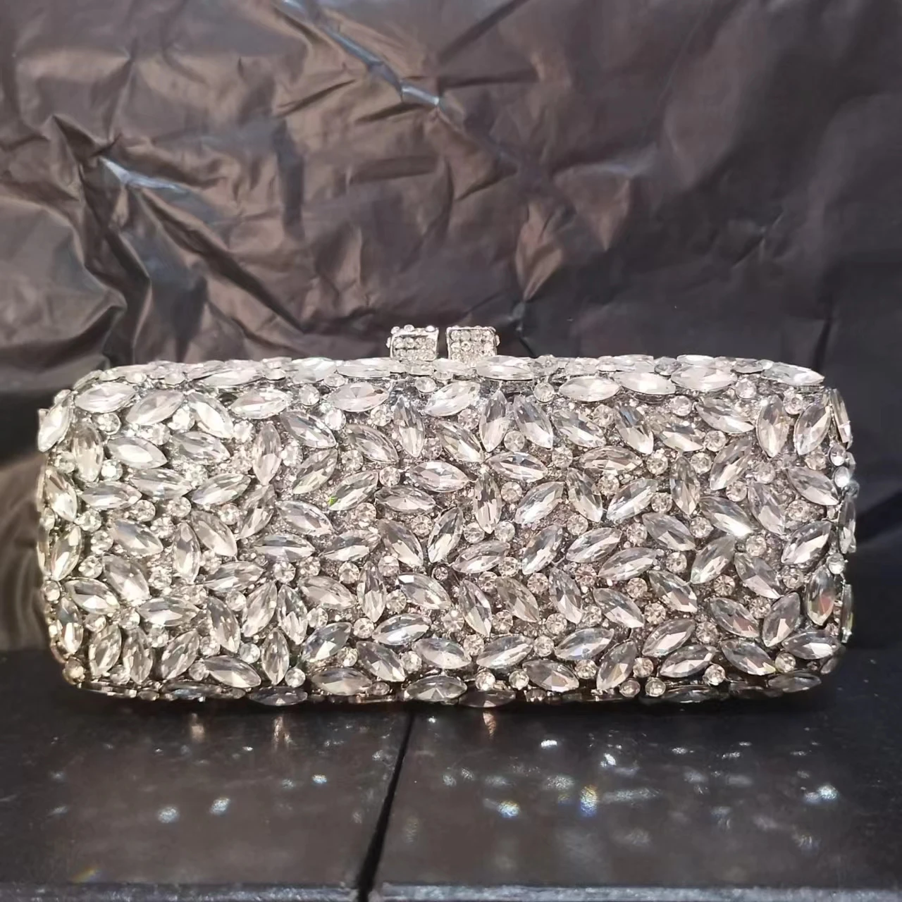 Женский серебряный вечерний клатч с драгоценными камнями, стразы, минодьер, свадебный кошелек, сумка с бриллиантами, женские дневные клатчи, кошельки
Женский серебряный вечерний клатч с драгоценными камнями, стразы, минодьер, свадебный кошелек, сумка с бриллиантами, женские дневные клатчи, кошельки