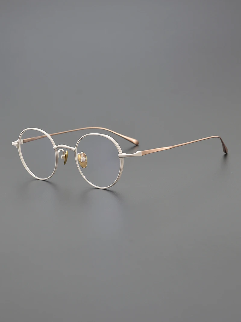 8 grams! gradual change electroplating whole frame pure titanium Japanese ultra-light women's small face myopia round glasses 
8 grams! gradual change electroplating whole frame pure titanium Japanese ultra-light women's small face myopia round glasses
