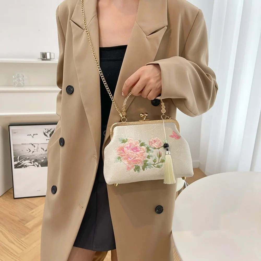 Popular Chinese Style Banquet Bag Embroidery Pearl Handle Qipao Bag High Capacity Trendy Crossbody Bag Women
Popular Chinese Style Banquet Bag Embroidery Pearl Handle Qipao Bag High Capacity Trendy Crossbody Bag Women