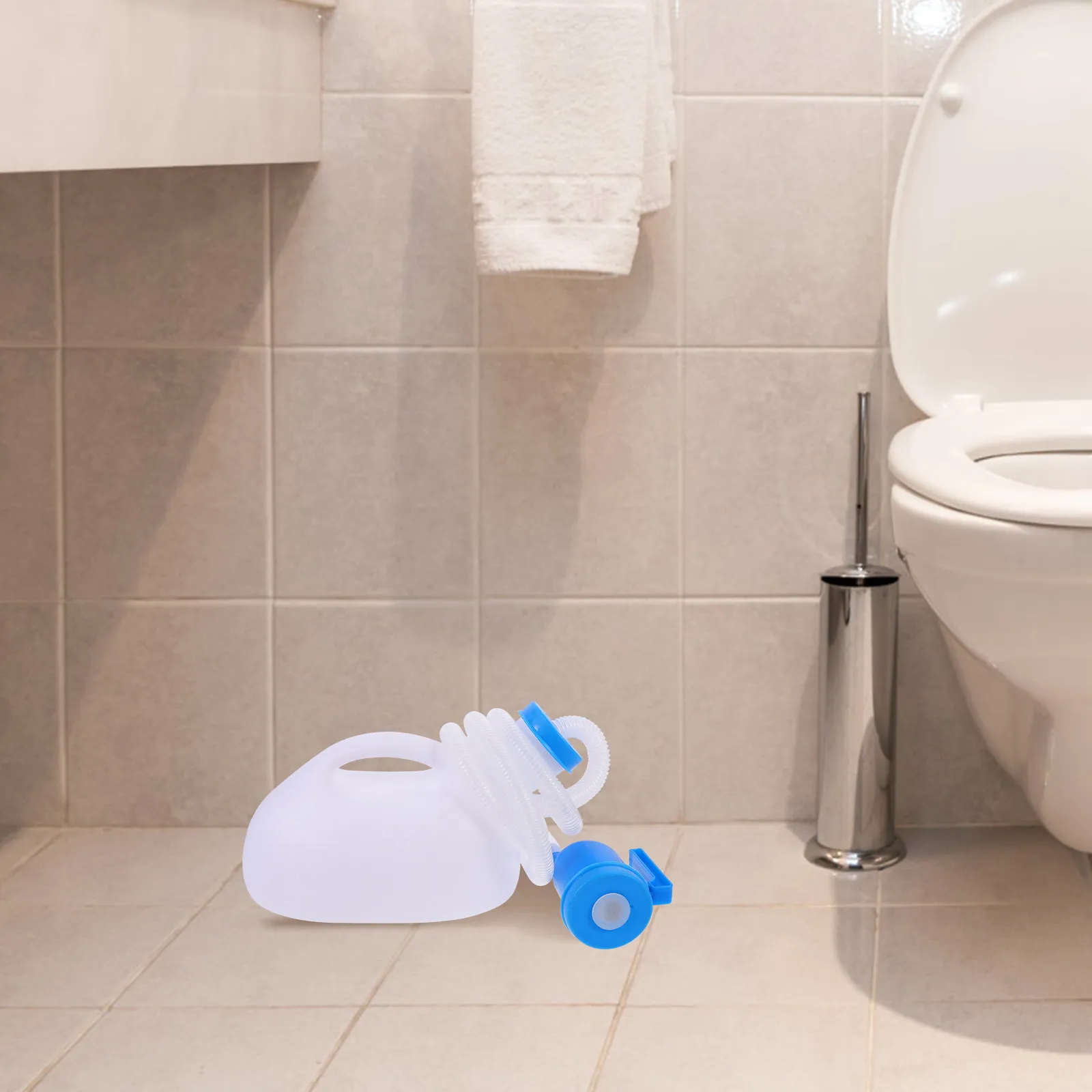 Утолщенная пластиковая бутылка-писсуар из полипропилена с герметичной крышкой, большой емкости, портативный прикроватный писсуар для пожилых пациентов, мужчин, больниц
Утолщенная пластиковая бутылка-писсуар из полипропилена с герметичной крышкой, большой емкости, портативный прикроватный писсуар для пожилых пациентов, мужчин, больниц