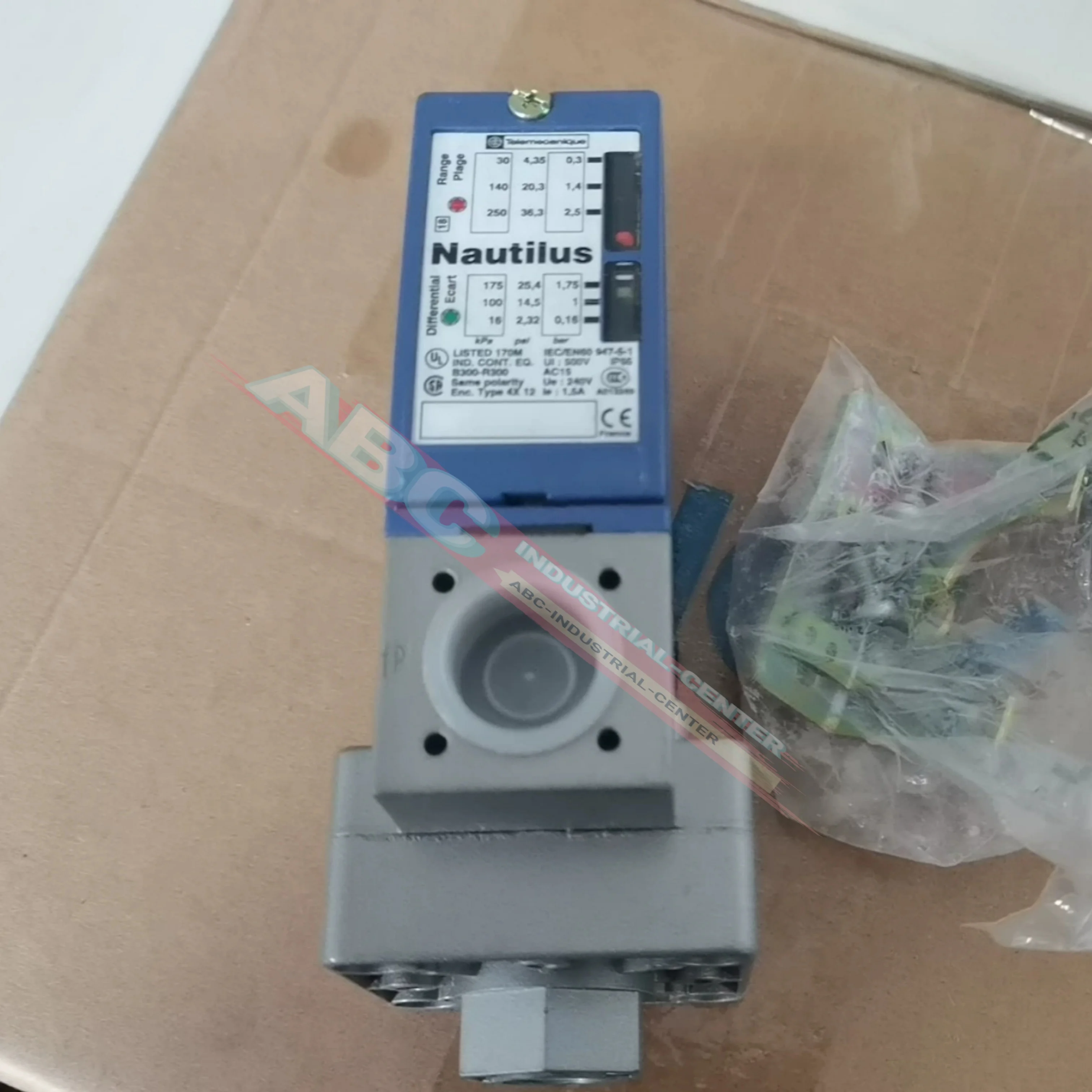 Новый оригинальный датчик давления XMLB002A2S11 0.3-2.5 бар, XMLB004A2S11 0.25-4 бар
Новый оригинальный датчик давления XMLB002A2S11 0.3-2.5 бар, XMLB004A2S11 0.25-4 бар