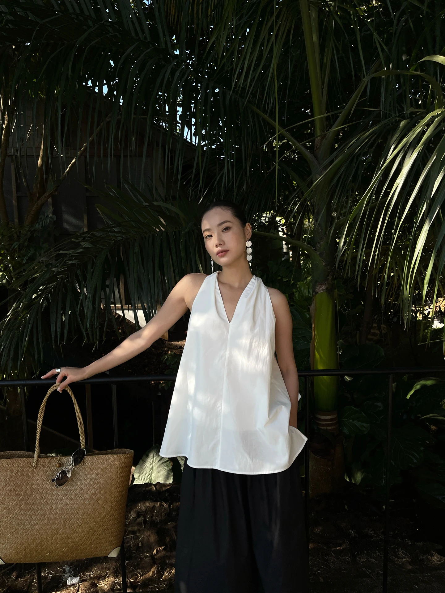 Elegant Pure Cotton Sleeveless Vest Women's Hanging Neck A-Line Shape Top French Style Loose Fit Summer T-Shirt for Ladies
Elegant Pure Cotton Sleeveless Vest Women's Hanging Neck A-Line Shape Top French Style Loose Fit Summer T-Shirt for Ladies