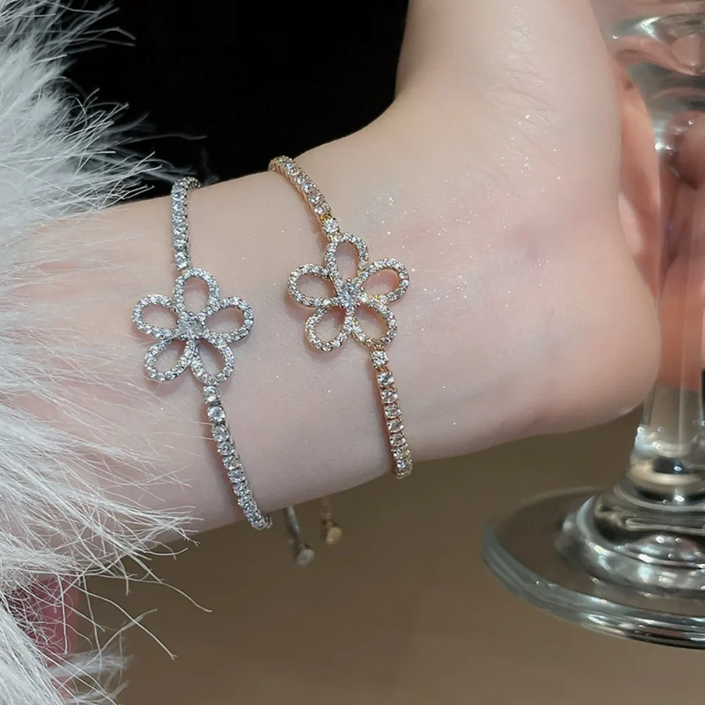 Five Petal Flower Zircon Flower Bracelet Luxurious Ornaments Zircon Floral Bracelets Jewelry Adjustable Korean Ins Hand Bracelet
Five Petal Flower Zircon Flower Bracelet Luxurious Ornaments Zircon Floral Bracelets Jewelry Adjustable Korean Ins Hand Bracelet