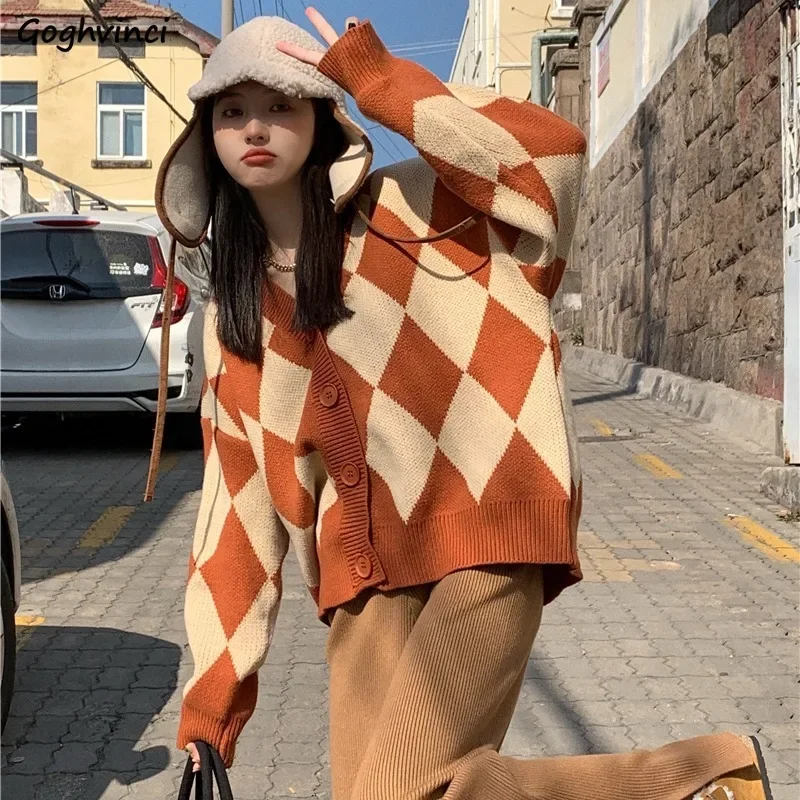 Кардиган женский Argyle вязаный с v-образным вырезом студенческий свободный крой корейская мода универсальный повседневный популярный удобный нежный элегантный Ins
Кардиган женский Argyle вязаный с v-образным вырезом студенческий свободный крой корейская мода универсальный повседневный популярный удобный нежный элегантный Ins