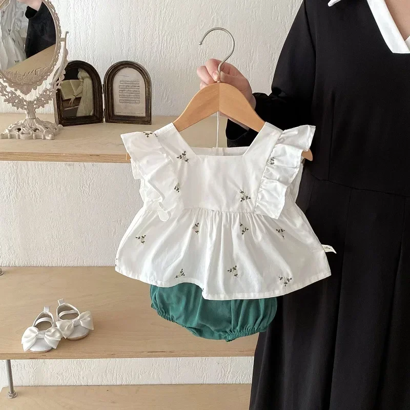 Cute Baby Girl Clothing Set 0-3Years Toddler Kids Ruffles Sleeve Embroidery Flower Shirt Tops+Bloomers Short 2PCS Summer Outfits
Cute Baby Girl Clothing Set 0-3Years Toddler Kids Ruffles Sleeve Embroidery Flower Shirt Tops+Bloomers Short 2PCS Summer Outfits
