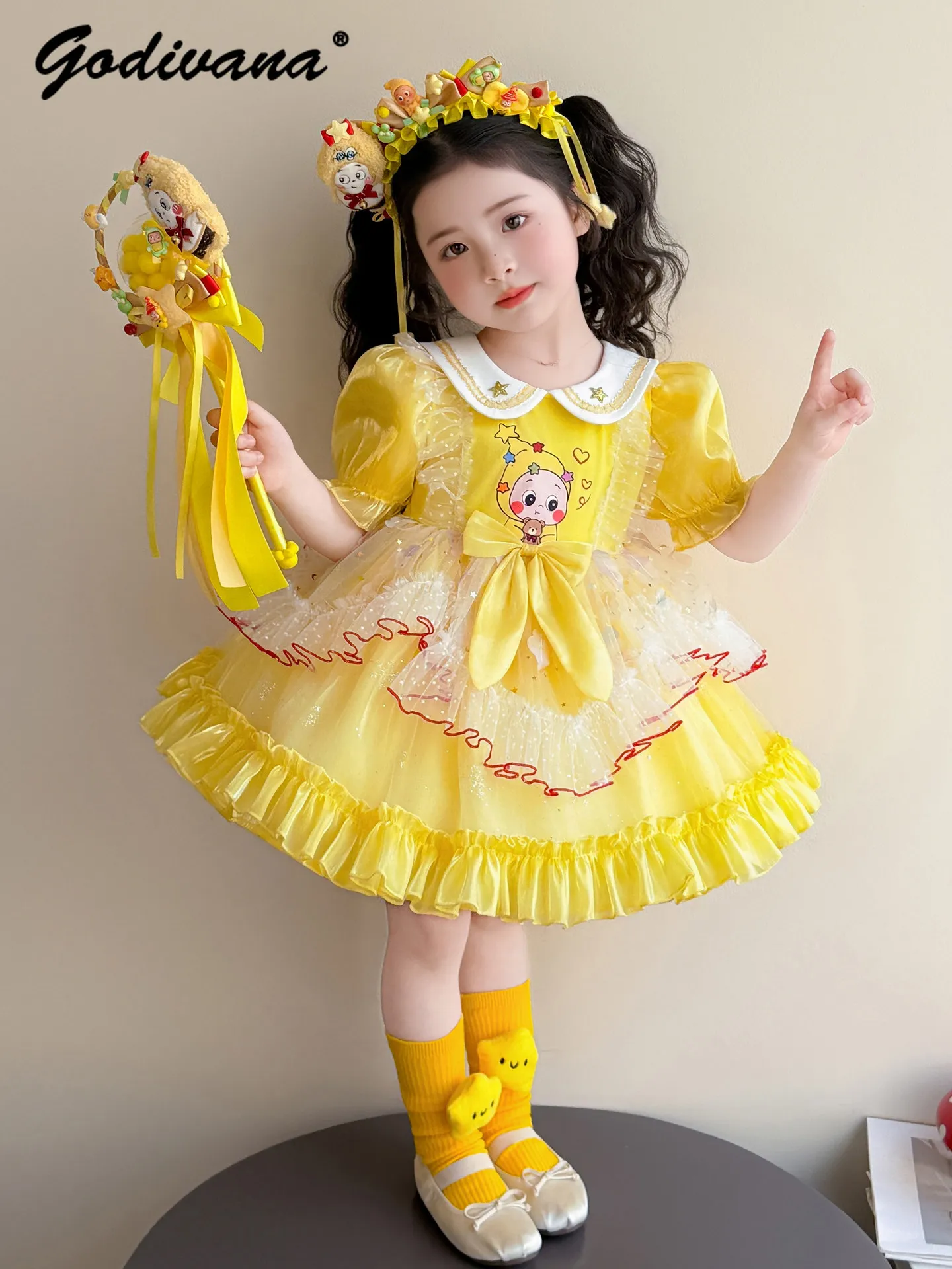 Sweet Baby Girls Short Sleeve Cute Star Print Lolita Dress 2026 Summer New Mesh Patchwork Ruffle Trim Doll Collar Princess Gown
Sweet Baby Girls Short Sleeve Cute Star Print Lolita Dress 2026 Summer New Mesh Patchwork Ruffle Trim Doll Collar Princess Gown