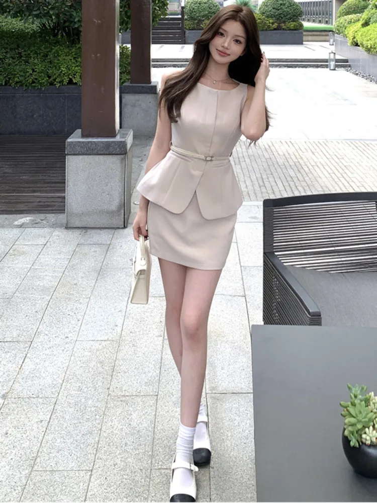 Повседневное мини-платье, женский пояс, тонкий весенне-летний топ без рукавов с круглым вырезом, юбка выше колена, женские винтажные комплекты из двух предметов для женщин
Повседневное мини-платье, женский пояс, тонкий весенне-летний топ без рукавов с круглым вырезом, юбка выше колена, женские винтажные комплекты из двух предметов для женщин