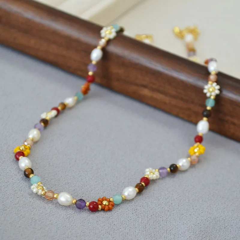Summer Holiday Niche Design Literary Retro Fresh Elegant Small Daisy Rice Beads Beaded Freshwater Pearl Necklace Clavicle Chain
Summer Holiday Niche Design Literary Retro Fresh Elegant Small Daisy Rice Beads Beaded Freshwater Pearl Necklace Clavicle Chain