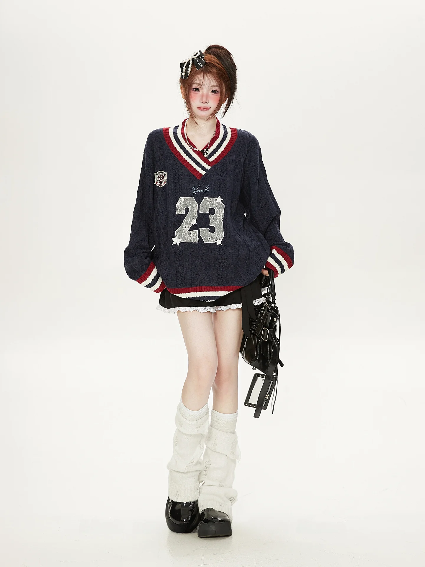 Street Sle Loose Fit Knitted Sweater Women's V-Ne Lace Letter Patchwork Twist Knitwear Autumn High-End Feeling Faionable
Street Sle Loose Fit Knitted Sweater Women's V-Ne Lace Letter Patchwork Twist Knitwear Autumn High-End Feeling Faionable