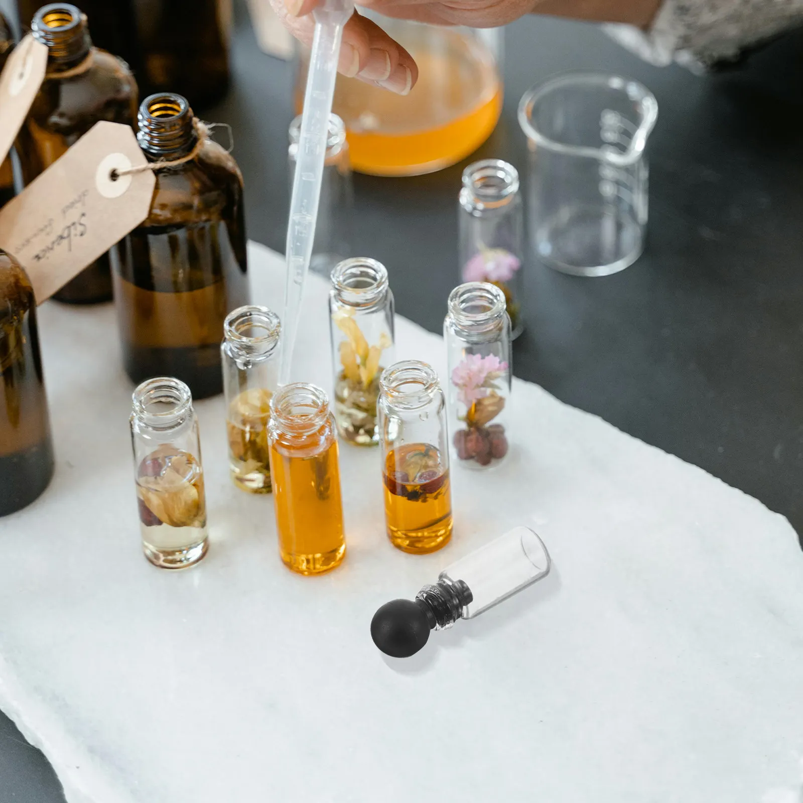 150Pcs Glass Essential Oil Sample Vials Mini Perfume Bottles Leakproof Refillable Portable Travel Fragrance Sample Vials
150Pcs Glass Essential Oil Sample Vials Mini Perfume Bottles Leakproof Refillable Portable Travel Fragrance Sample Vials