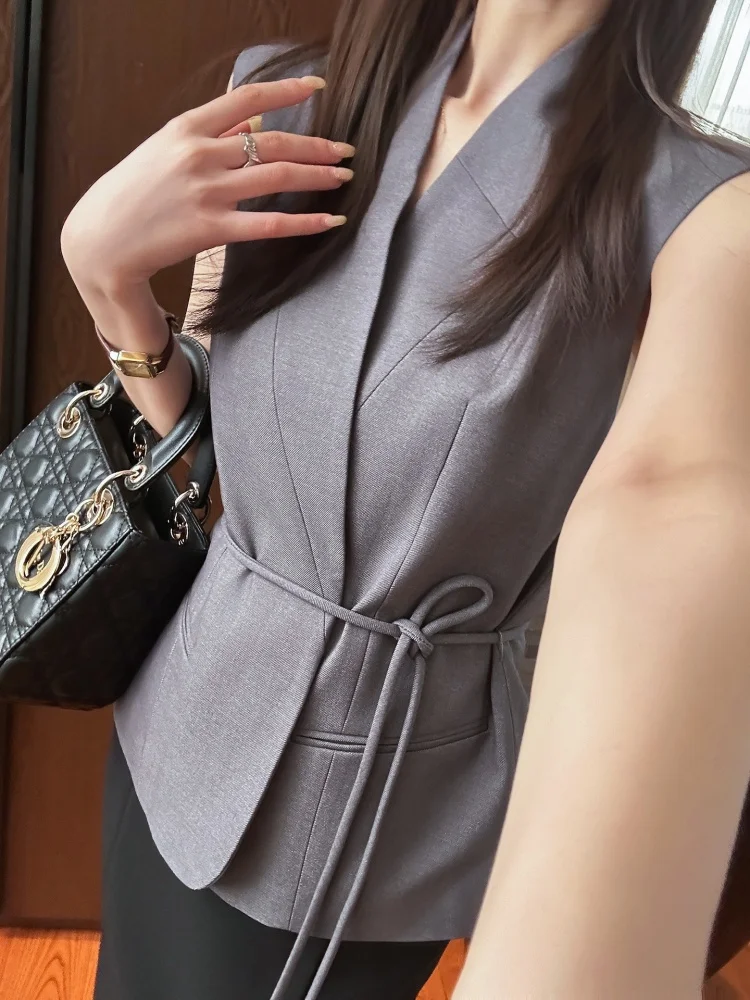 Модный жилет с эффектом утяжки талии от YOU SEE, идеально подходящий для офиса, с тонким поясом, V-образным вырезом, для повседневной носки, стандартный крой.
Модный жилет с эффектом утяжки талии от YOU SEE, идеально подходящий для офиса, с тонким поясом, V-образным вырезом, для повседневной носки, стандартный крой.