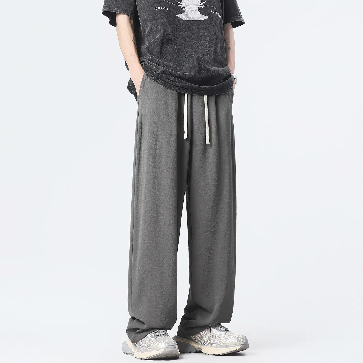 Новые мужские повседневные брюки, широкие прямые спортивные штаны из ледяного шелка, уличные спортивные штаны, высококачественные мягкие длинные мешковатые брюки
Новые мужские повседневные брюки, широкие прямые спортивные штаны из ледяного шелка, уличные спортивные штаны, высококачественные мягкие длинные мешковатые брюки