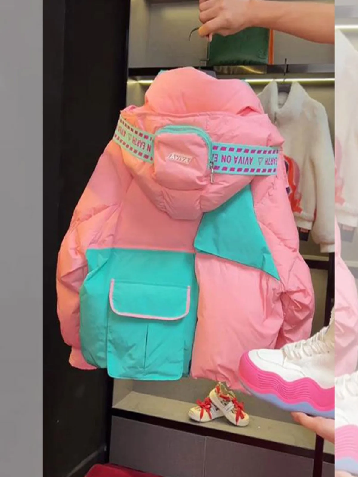Fashionable Patchwork Color Hooded down Cotton Jacket Women's Autumn Winter New Style High-End Feeling Top Zipper Closure Lon...
Fashionable Patchwork Color Hooded down Cotton Jacket Women's Autumn Winter New Style High-End Feeling Top Zipper Closure Lon...