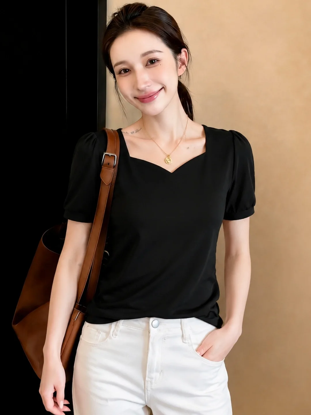 Fashionable Pure Color Square Collar Short Sleeve T-Shirt Simple Style Commute Wind Summer Slimming High-End Feeling Top
Fashionable Pure Color Square Collar Short Sleeve T-Shirt Simple Style Commute Wind Summer Slimming High-End Feeling Top