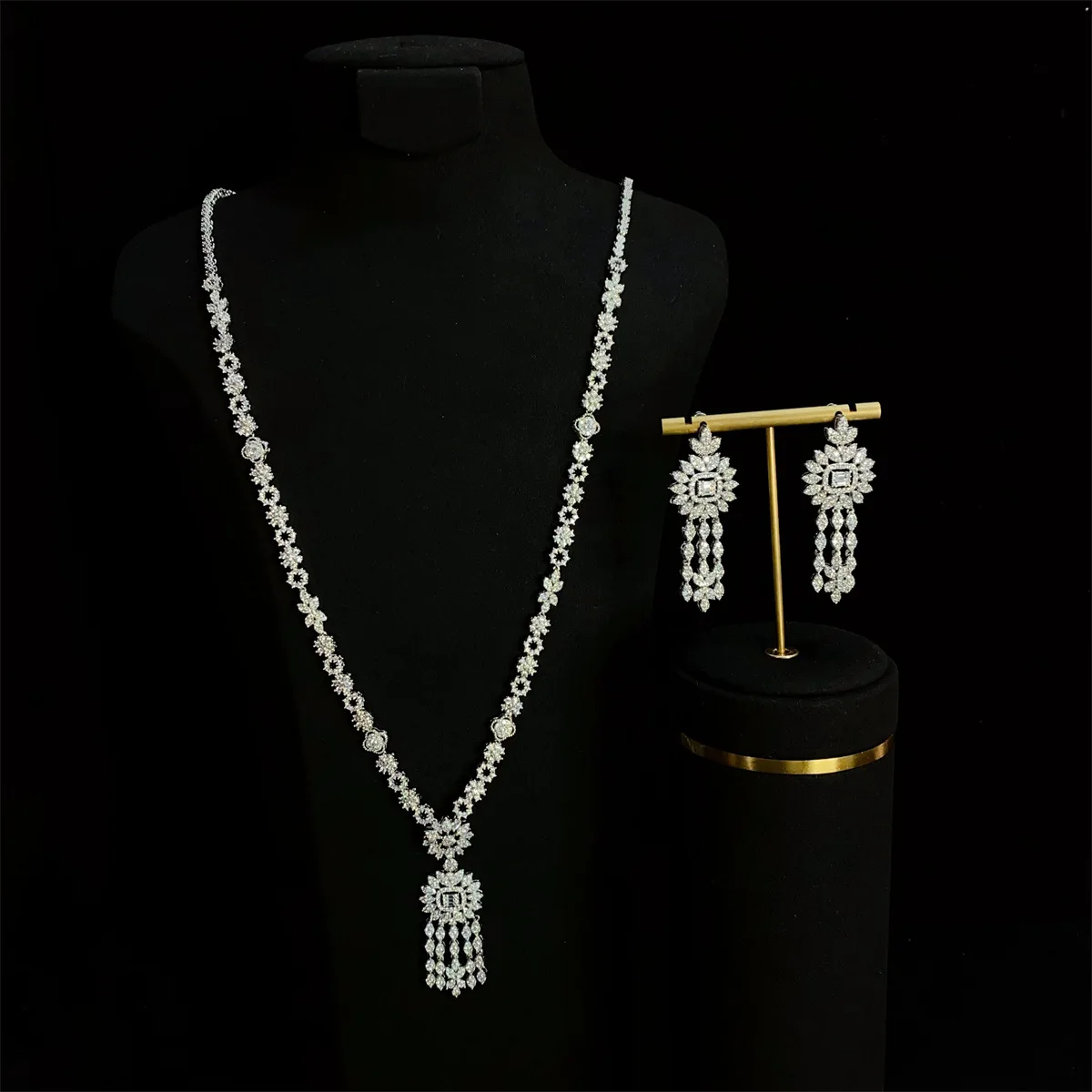 2024 Fashion Luxury Tassel Statement Jewelry Set For Women Wedding Party Long Sweater Chain Necklace And Earring
2024 Fashion Luxury Tassel Statement Jewelry Set For Women Wedding Party Long Sweater Chain Necklace And Earring