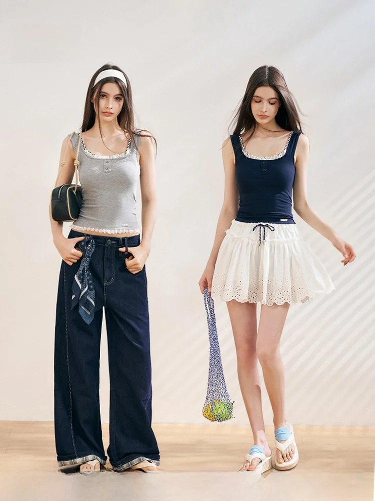 Lii.Liilou Plaid Lace Trimmed Halter Top Fake Two-Piece Vest Striped Splicing Commute Style Slim Fit Short Length Summer 2025
Lii.Liilou Plaid Lace Trimmed Halter Top Fake Two-Piece Vest Striped Splicing Commute Style Slim Fit Short Length Summer 2025