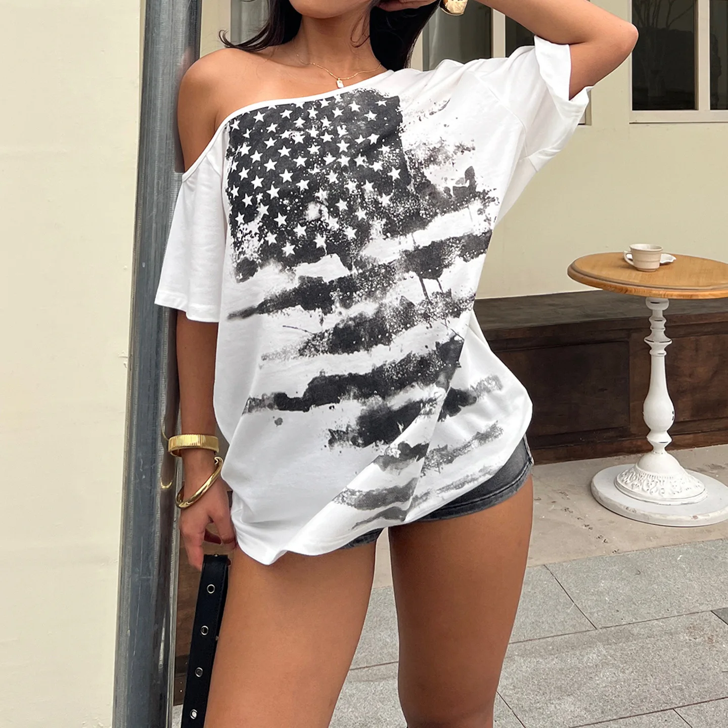 Women's White Oversized Off Shoulder T-Shirt, Y2K Oversized USA Flag Print Dropped Shoulder Tee, Bare Shoulder American Flag Top
Women's White Oversized Off Shoulder T-Shirt, Y2K Oversized USA Flag Print Dropped Shoulder Tee, Bare Shoulder American Flag Top
