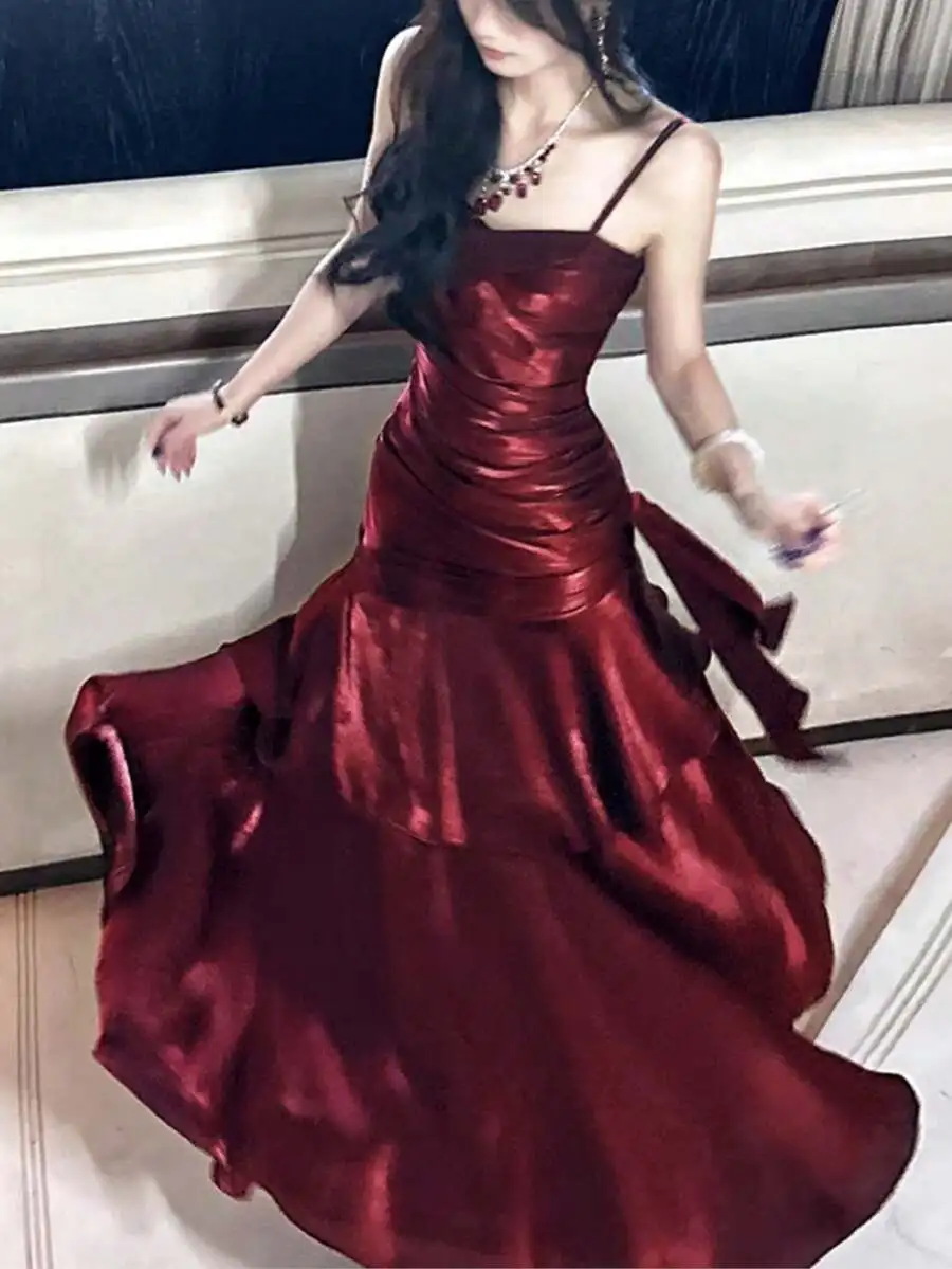 Burgundy Satin Ruched Mermaid Dress with Spaghetti Straps and Flounce Hem
Burgundy Satin Ruched Mermaid Dress with Spaghetti Straps and Flounce Hem