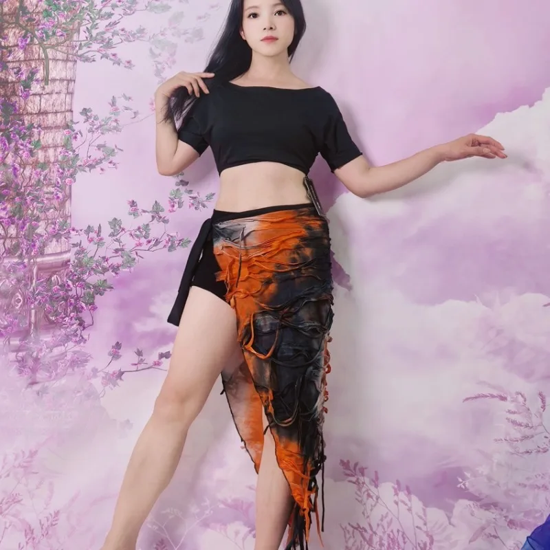 Индивидуальный тренировочный наряд для танца живота, костюм для восточного танца, топ с короткими рукавами и треугольным шарфом на бедрах, юбка, танцевальная одежда
Индивидуальный тренировочный наряд для танца живота, костюм для восточного танца, топ с короткими рукавами и треугольным шарфом на бедрах, юбка, танцевальная одежда