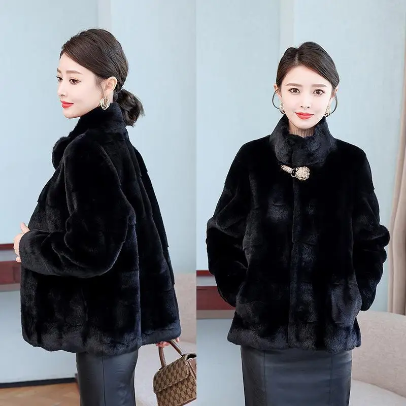 Short Mink Fleece Coat Women Winter New Danish Mink Thickened Fur One Piece Plush Coat
Short Mink Fleece Coat Women Winter New Danish Mink Thickened Fur One Piece Plush Coat