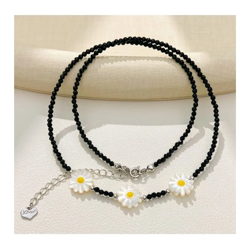 High-end Shell Flower Pendant, Black Crystal Necklace, Fashion Versatile Jewelry, Light Luxury Niche
High-end Shell Flower Pendant, Black Crystal Necklace, Fashion Versatile Jewelry, Light Luxury Niche