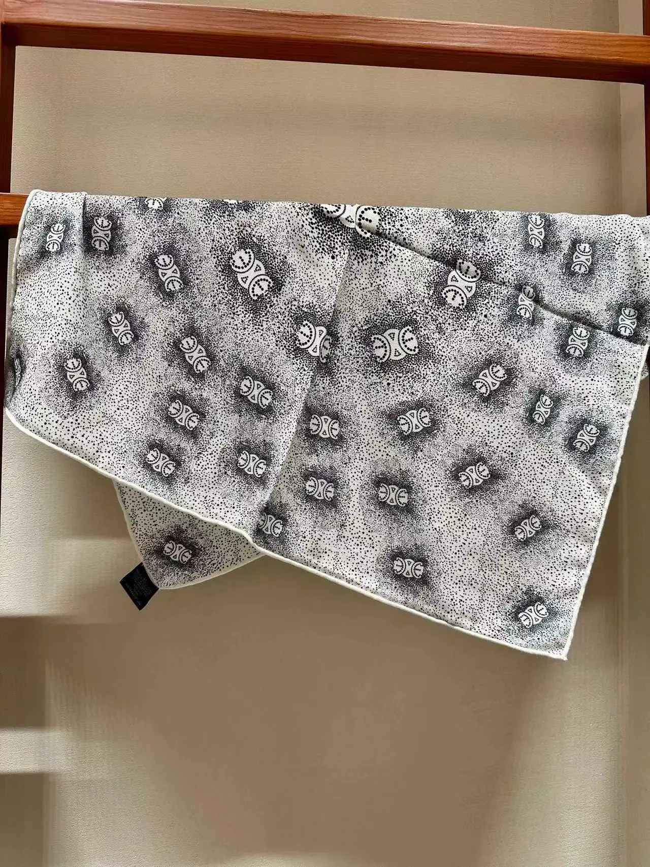 Winter Soft Scarf Women Silk Wool Scarves Shawls Head Hair Accessories Hand-Rolled Bandanas Scarves Bag Mother Gift
Winter Soft Scarf Women Silk Wool Scarves Shawls Head Hair Accessories Hand-Rolled Bandanas Scarves Bag Mother Gift