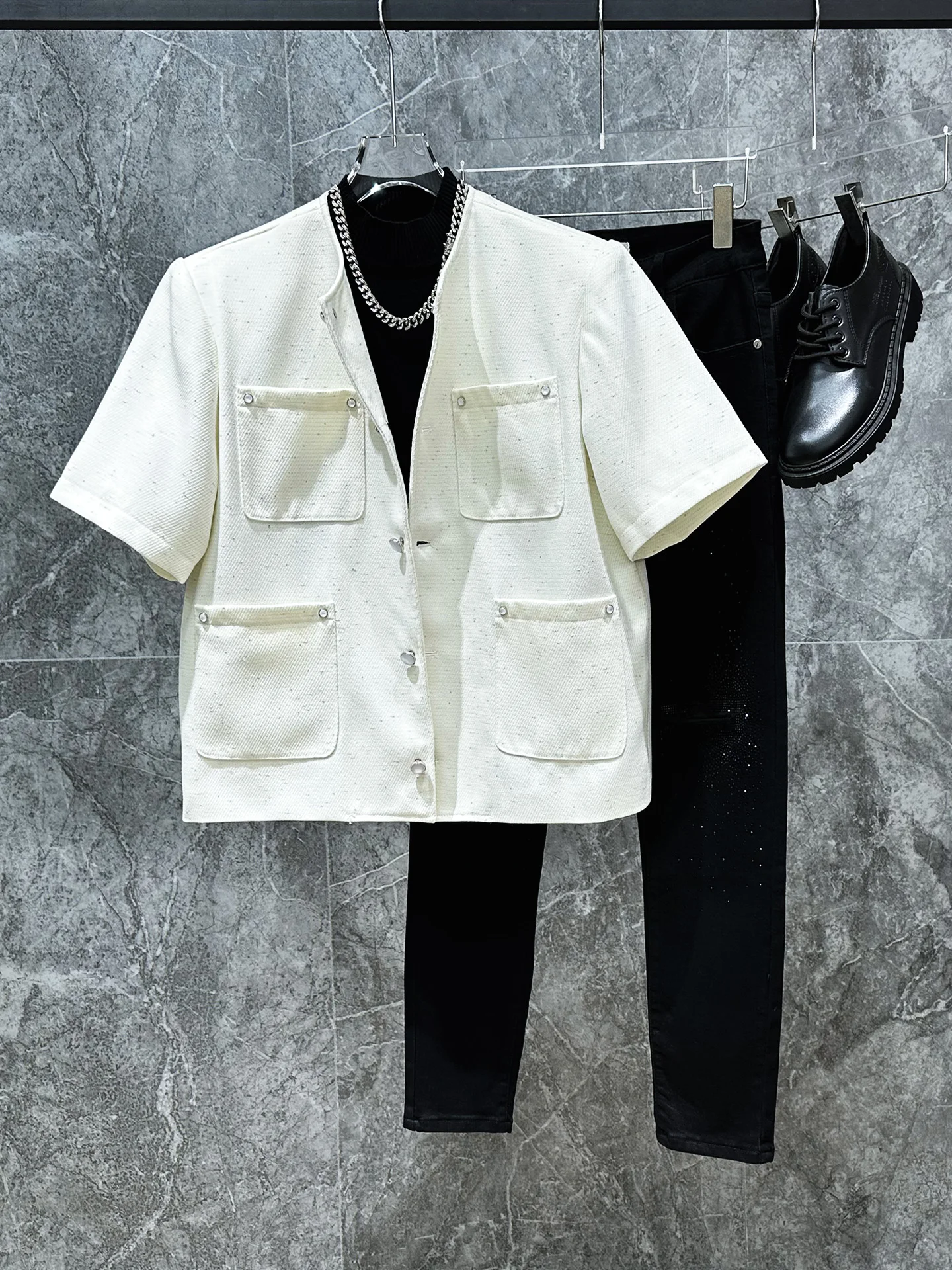 Retro Fraance Sle ort Sve Jaet Design Men's Faion Outerwear No Collar Youthful Summer Loose Fit Glittering
Retro Fraance Sle ort Sve Jaet Design Men's Faion Outerwear No Collar Youthful Summer Loose Fit Glittering