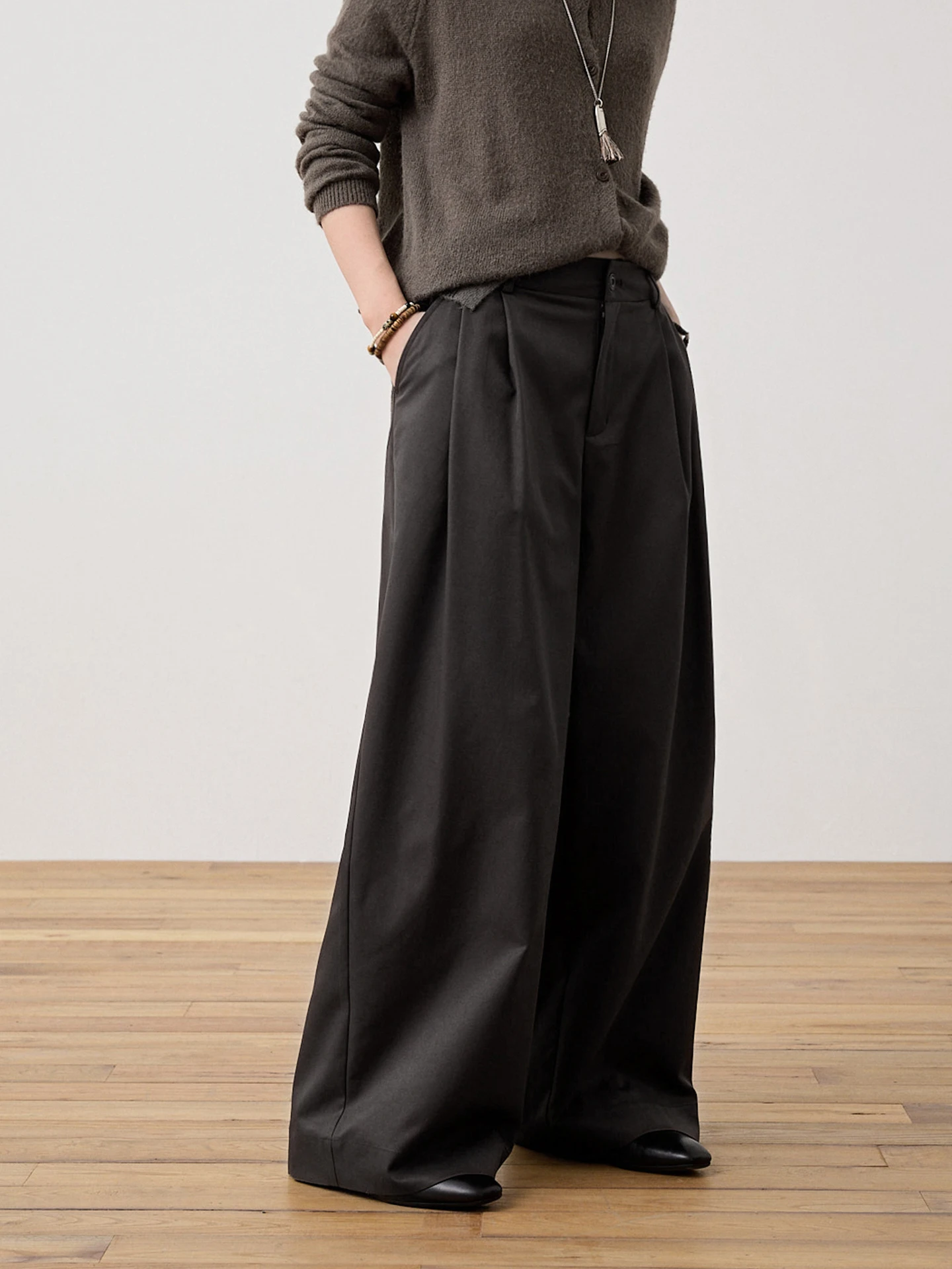 Брюки Octopusme Lazy Sle: широкие, свободные, повседневные, весенние, маленькие размеры, струящиеся, свободного кроя, женские, из полиэфирного волокна, прямые.
Брюки Octopusme Lazy Sle: широкие, свободные, повседневные, весенние, маленькие размеры, струящиеся, свободного кроя, женские, из полиэфирного волокна, прямые.