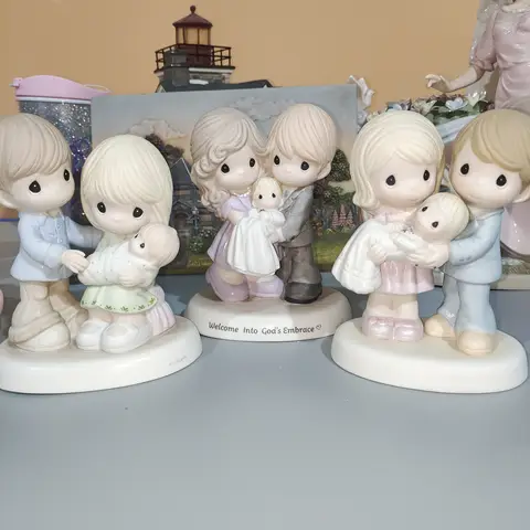 Precious Moments Warm Family of Three Figurine Ceramic Figure Ornament Home Desktop Decoration Mother's Day Gift