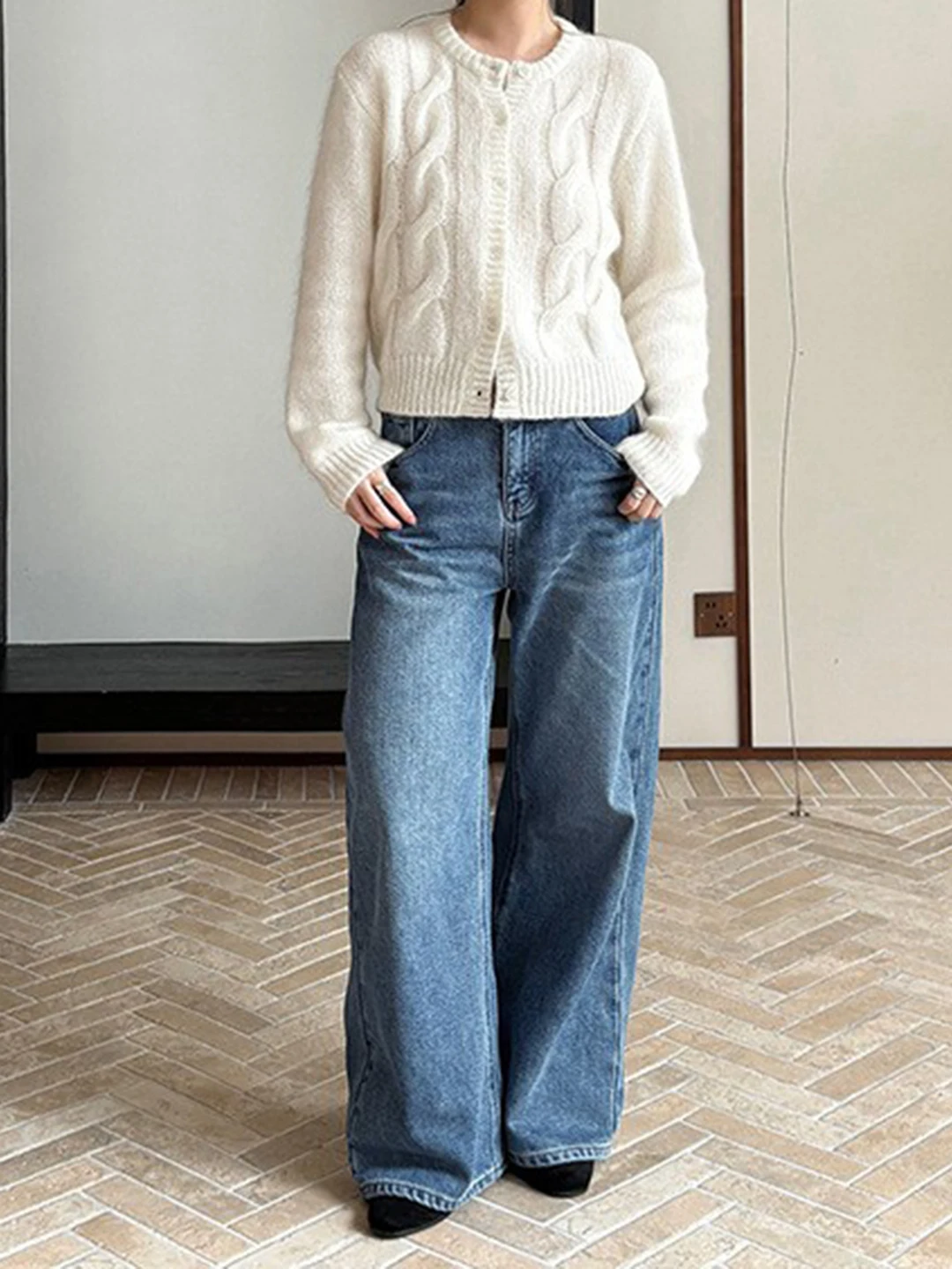 Ретро джинсы с поясом, утепленные, с высокой талией, свободного прямого кроя, длинные брюки для женщин, зимняя новинка
Ретро джинсы с поясом, утепленные, с высокой талией, свободного прямого кроя, длинные брюки для женщин, зимняя новинка