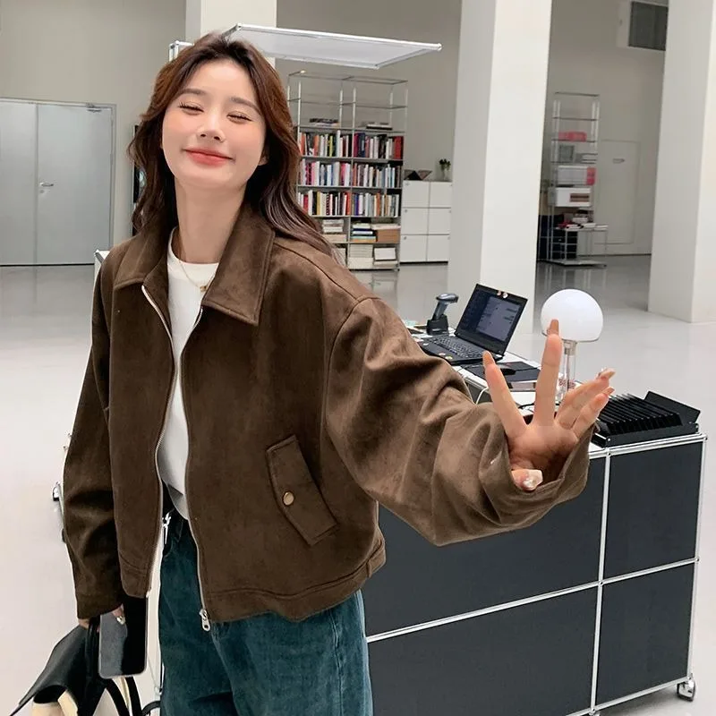 Short Suede Jacket Women Spring Autumn American Retro Lazy Chic Cool Stylish Leather Jacket Lapel Pockets Long Sleeve Outwear
Short Suede Jacket Women Spring Autumn American Retro Lazy Chic Cool Stylish Leather Jacket Lapel Pockets Long Sleeve Outwear