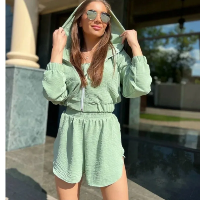 Women's 2024 Spring/Summer New Fashion Long Sleeved Hooded Top Casual Rubber Shorts Three Piece Set
Women's 2024 Spring/Summer New Fashion Long Sleeved Hooded Top Casual Rubber Shorts Three Piece Set