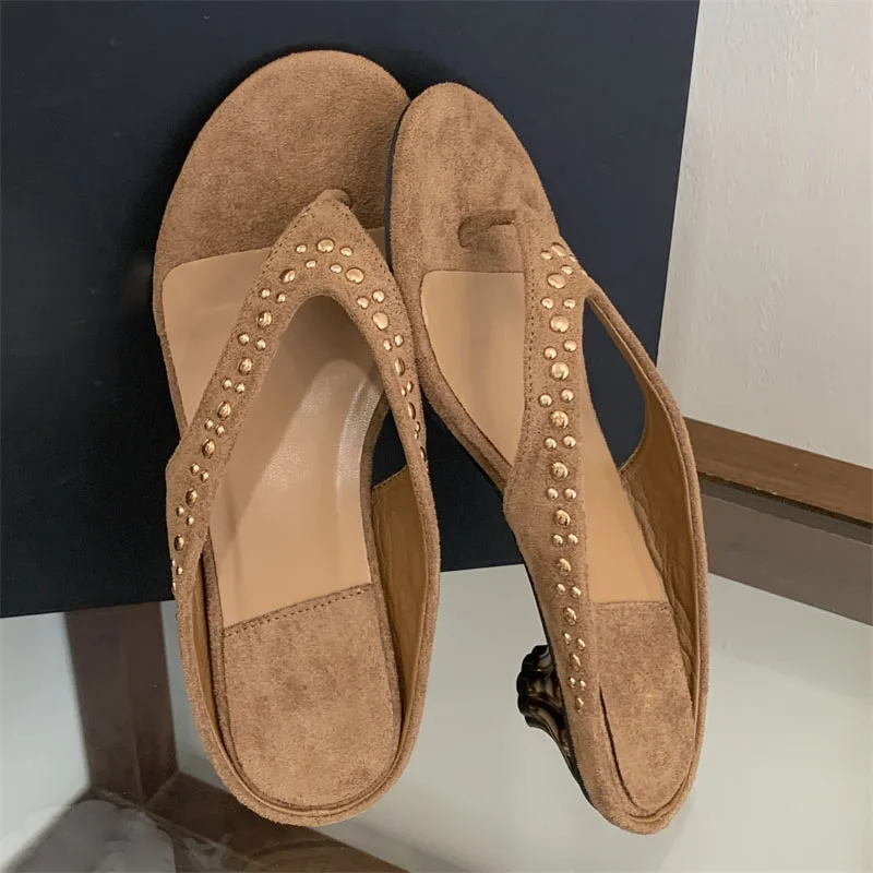 Aneikeh Fashion Women's Studded Suede Thong Mule Sandals Retro Low Heel Flip Flops Elegant Open Toe Slippers Summer Casual Shoes
Aneikeh Fashion Women's Studded Suede Thong Mule Sandals Retro Low Heel Flip Flops Elegant Open Toe Slippers Summer Casual Shoes