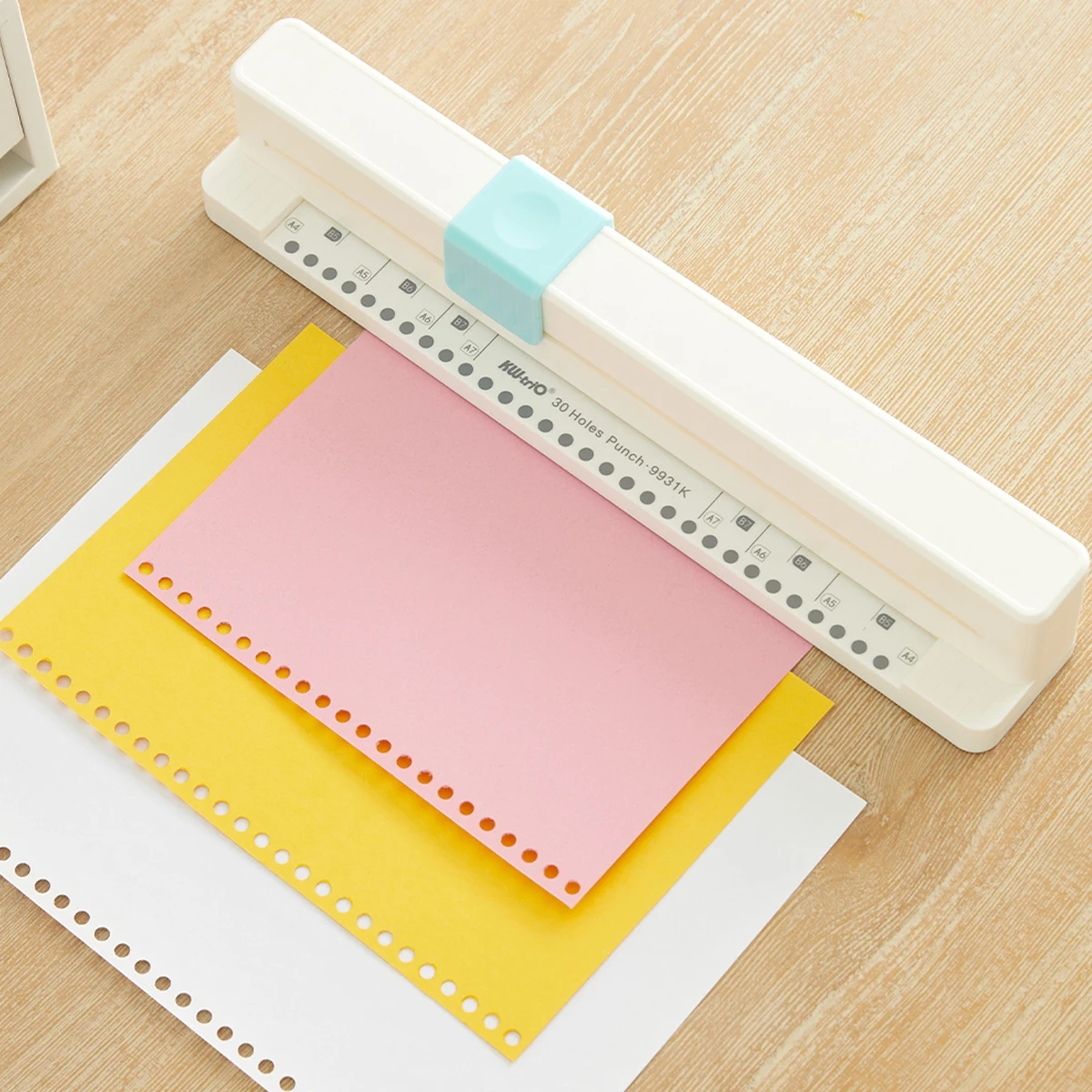 Многофункциональный перфоратор на 30 отверстий с регулируемым интервалом отверстий, подходящий для различных размеров, изготовлен из АБС-пластика и металла.
Многофункциональный перфоратор на 30 отверстий с регулируемым интервалом отверстий, подходящий для различных размеров, изготовлен из АБС-пластика и металла.