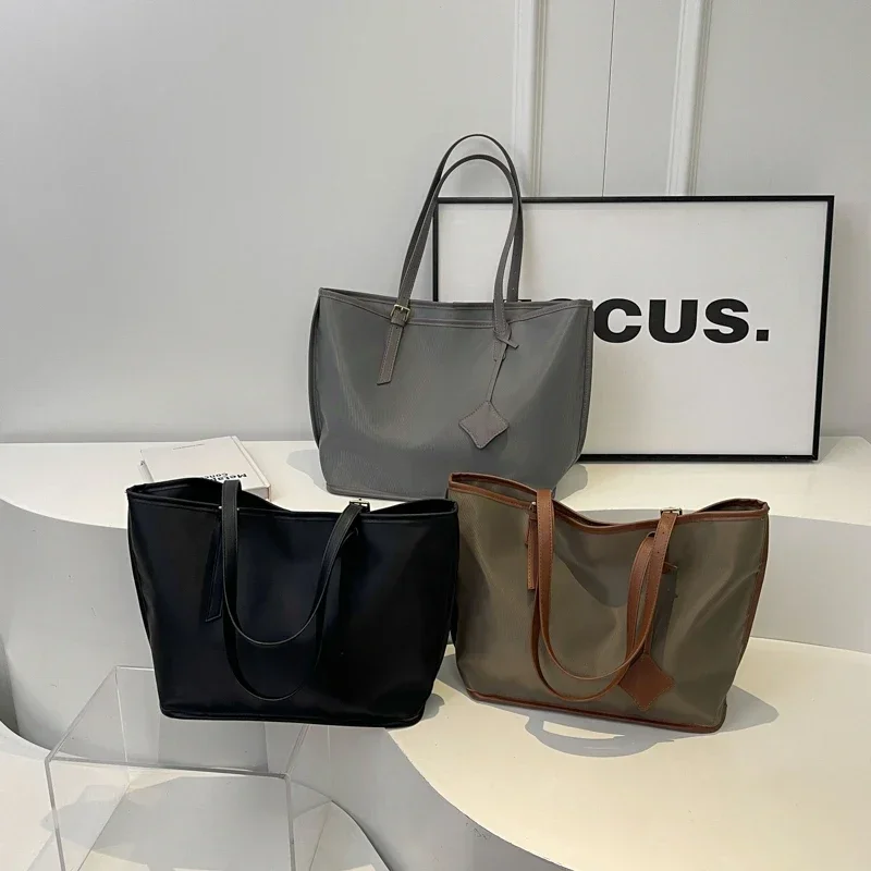 Fashion Casual Large Capacity Solid Nylon Zipper Shoulder Bags 2026 High Quality Commuting Classic Sweet Tote Bags for Women
Fashion Casual Large Capacity Solid Nylon Zipper Shoulder Bags 2026 High Quality Commuting Classic Sweet Tote Bags for Women