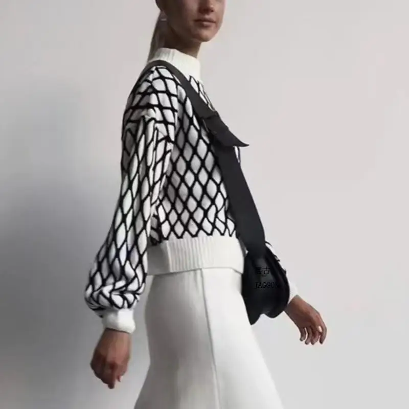 2022 Autumn And Winter New Lantern Sleeve Plaid Loose Sweater Knitted Top For Women
2022 Autumn And Winter New Lantern Sleeve Plaid Loose Sweater Knitted Top For Women