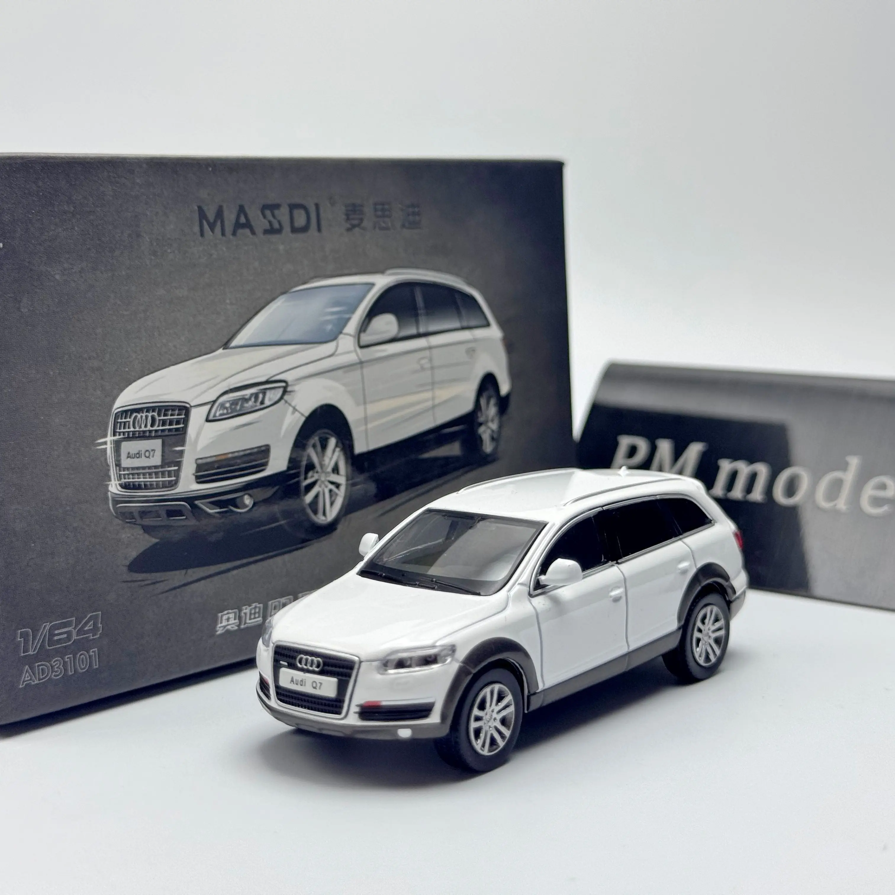 Masdi 1:64 Audi Q7 FSI Quattro 2008 SUV Alloy Diecast Model Car Collectible Gift
Masdi 1:64 Audi Q7 FSI Quattro 2008 SUV Alloy Diecast Model Car Collectible Gift
