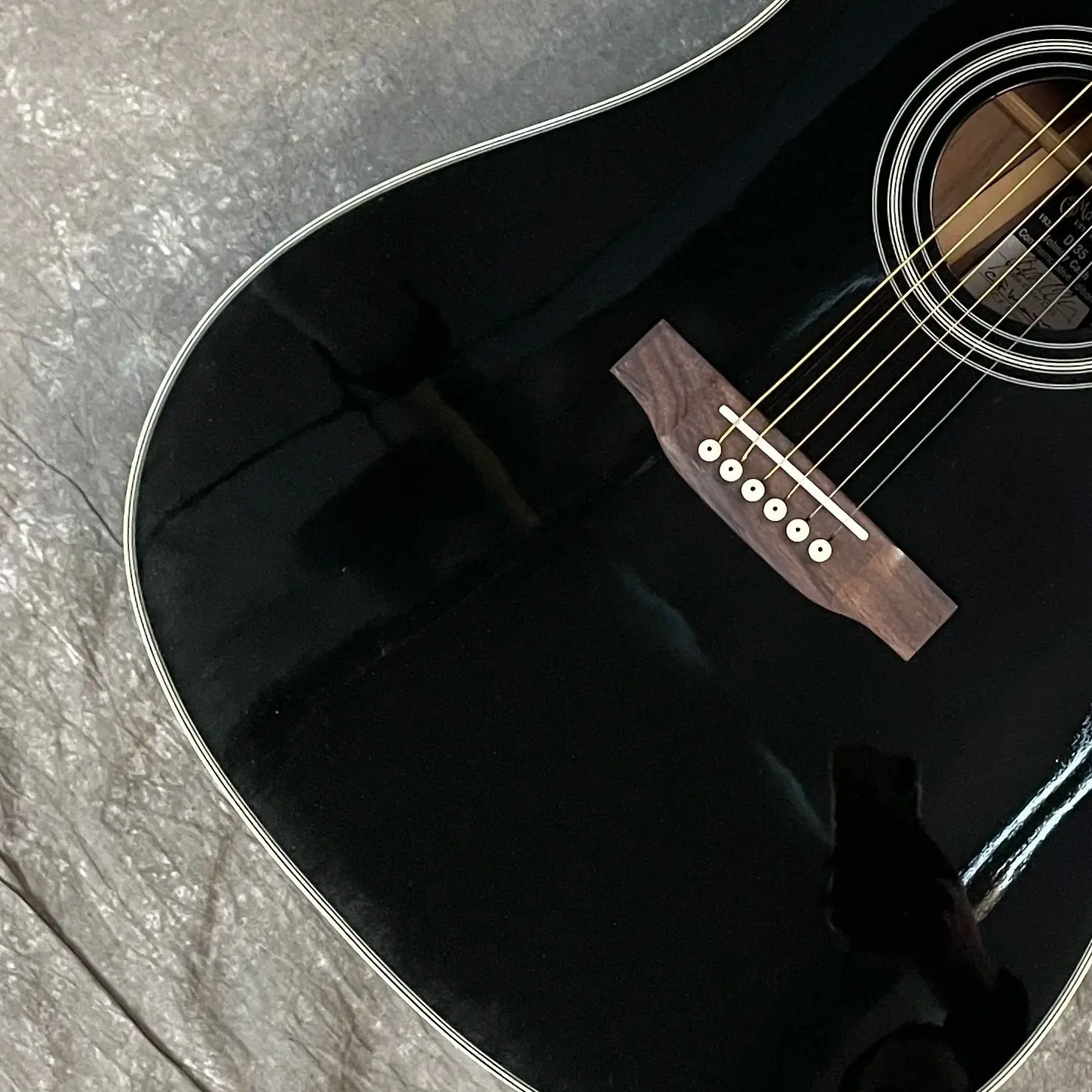 Черная акустическая гитара D35 без эквалайзера, топ из массива ели, ламинат B&S, инкрустация «Звезда», быстрая доставка
Черная акустическая гитара D35 без эквалайзера, топ из массива ели, ламинат B&S, инкрустация «Звезда», быстрая доставка