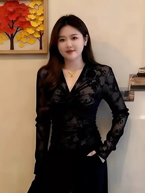 Женская футболка больших размеров с V-образным вырезом, длинным рукавом, облегающая, черная, повседневная, дышащая, с принтом, весенняя мода 2026
Женская футболка больших размеров с V-образным вырезом, длинным рукавом, облегающая, черная, повседневная, дышащая, с принтом, весенняя мода 2026