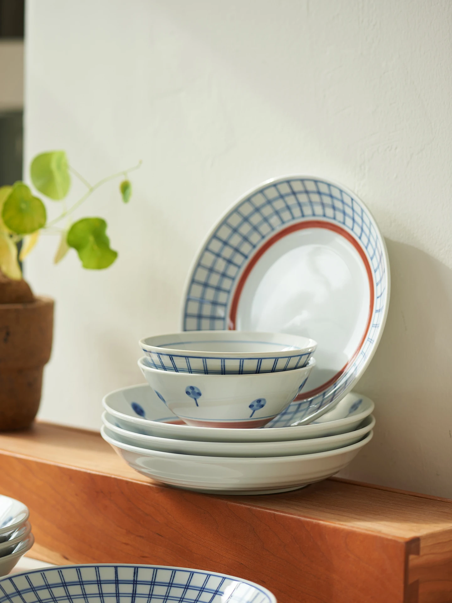 Набор тарелок и мисок April Cerc для домашнего использования, для микроволновой печи, японская посуда, для новоселья, для нового дома, с подглазурной росписью
Набор тарелок и мисок April Cerc для домашнего использования, для микроволновой печи, японская посуда, для новоселья, для нового дома, с подглазурной росписью